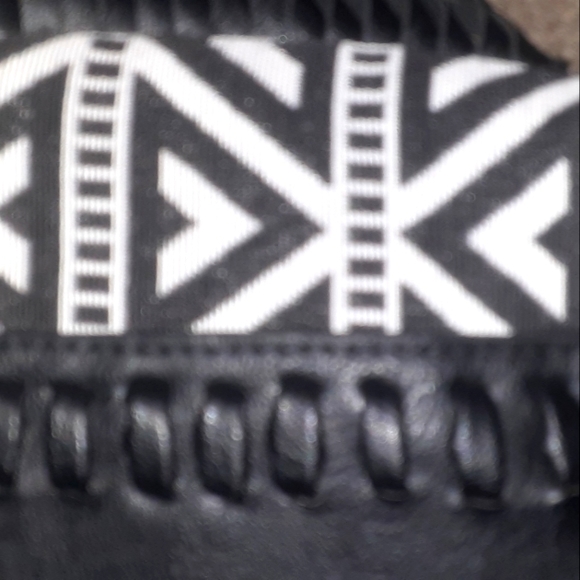 Small 10x7 tribal print frenze purse with silver hardware brand new never used - Picture 4 of 5